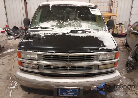 2001 Chevrolet Express Upfitter из США, поврежденный, VIN 1GBFG15R611220469